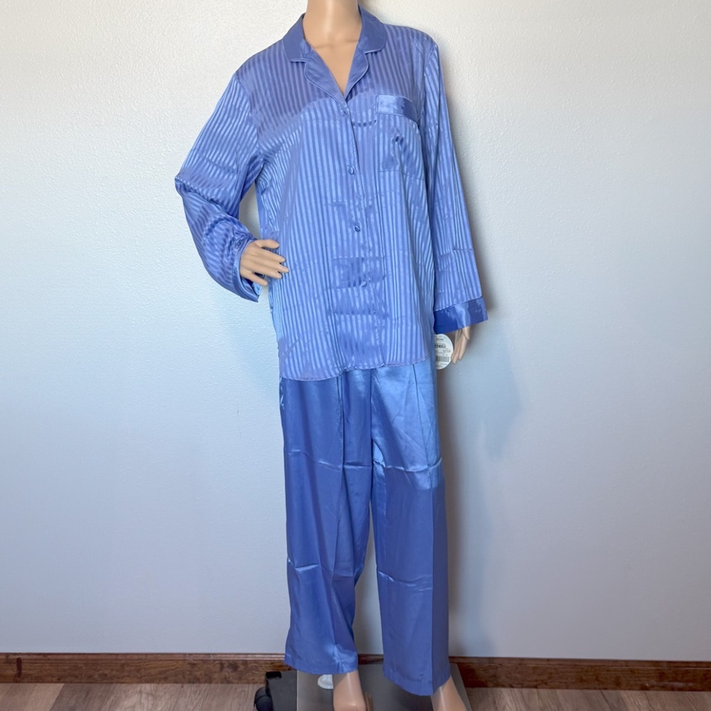 INNER MOST Two Piece Nightwear (Size Medium)